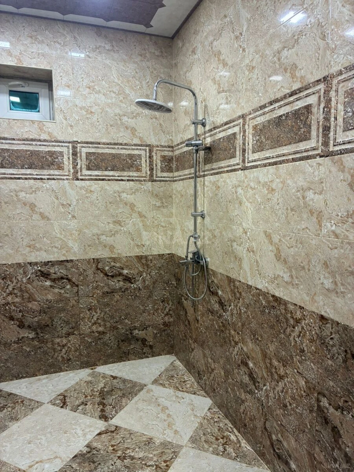 Satılır 5 otaqlı həyət evi 260 m²