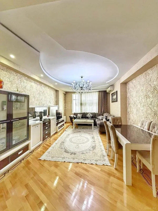 Satılır 3 otaqlı mənzil 135 m²