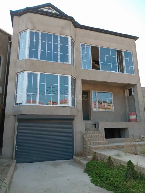 Satılır 6 otaqlı həyət evi 400 m²