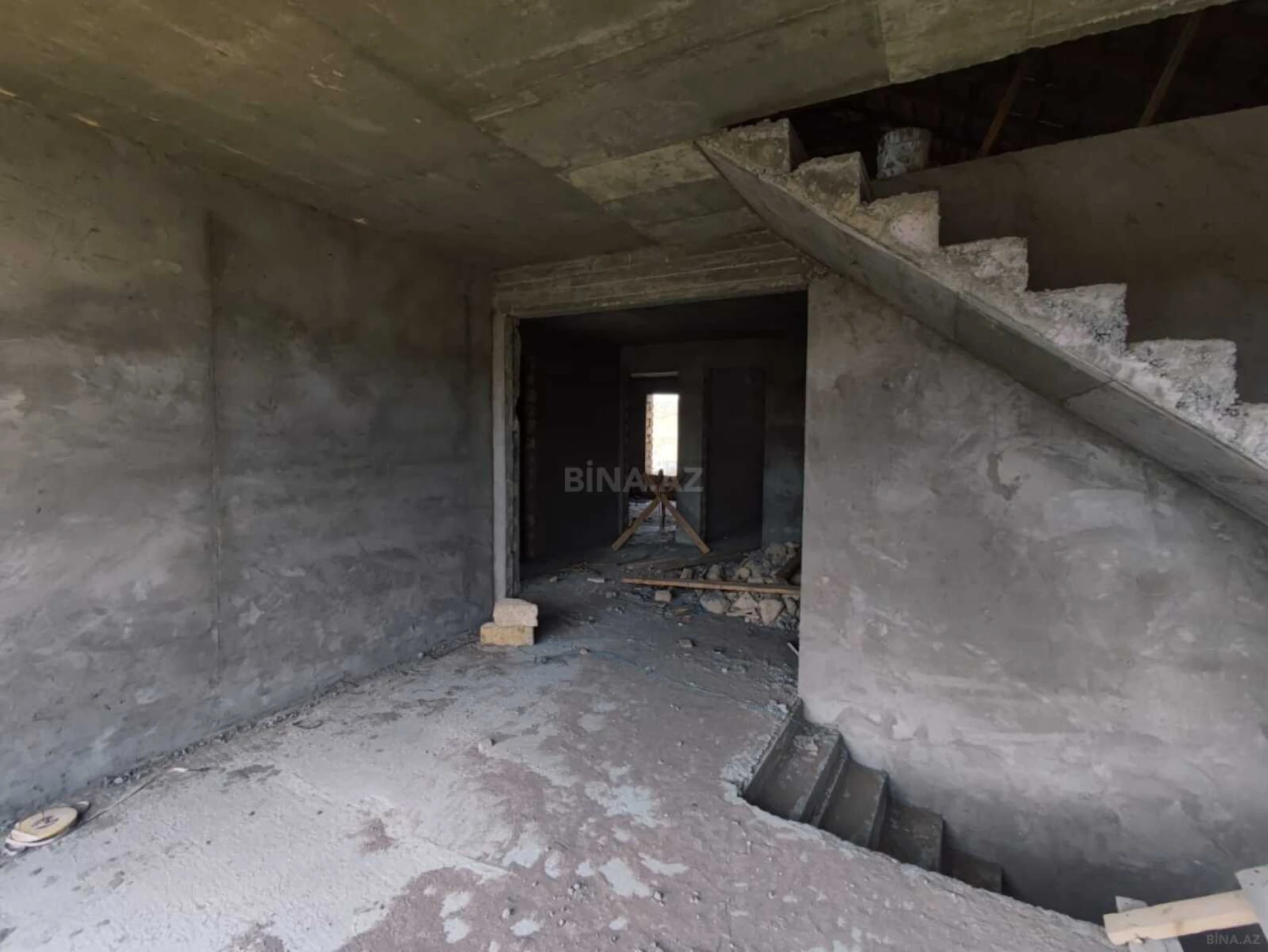 Satılır 6 otaqlı həyət evi 400 m²