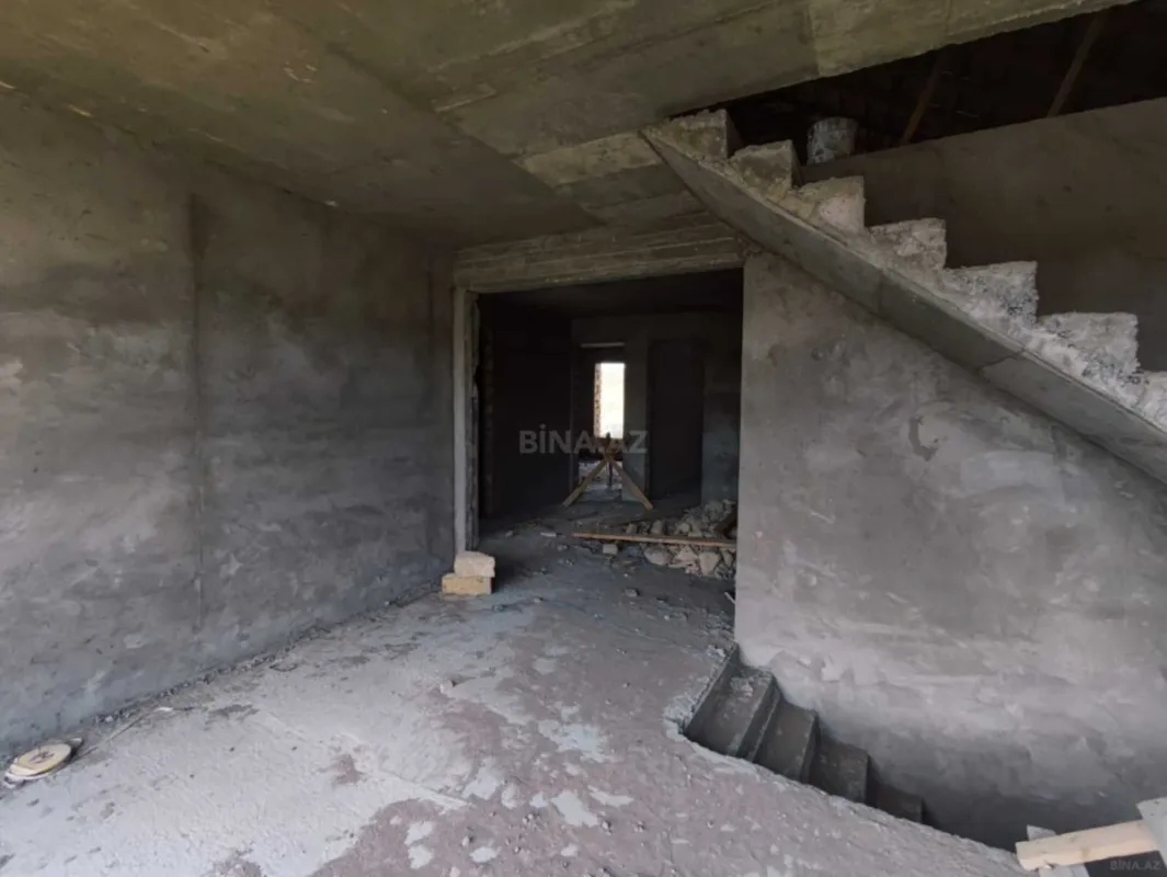 Satılır 6 otaqlı həyət evi 400 m²