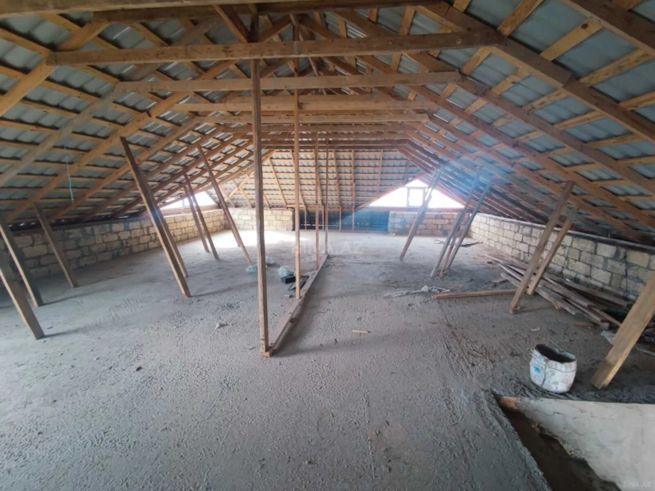 Satılır 6 otaqlı həyət evi 400 m²