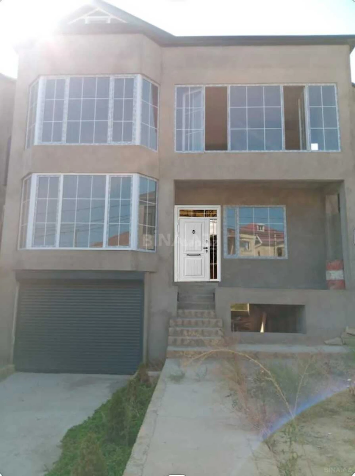 Satılır 6 otaqlı həyət evi 400 m²