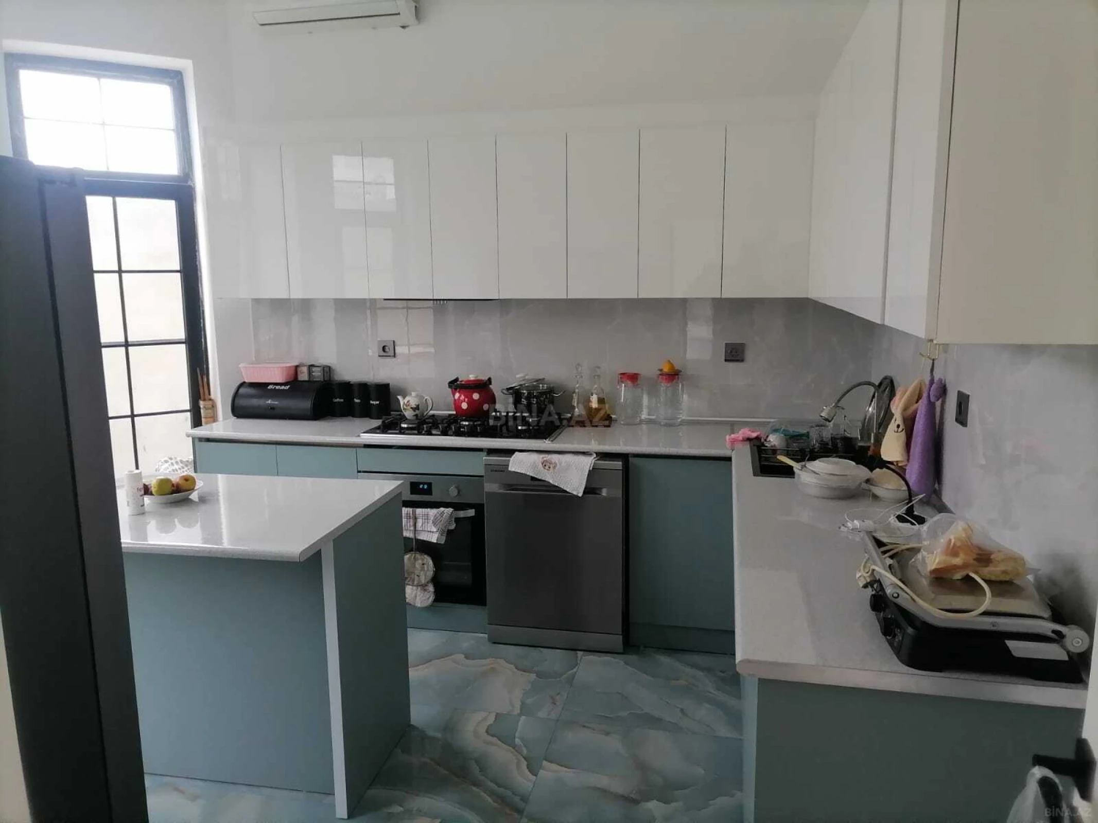 Satılır 5 otaqlı həyət evi 180 m²