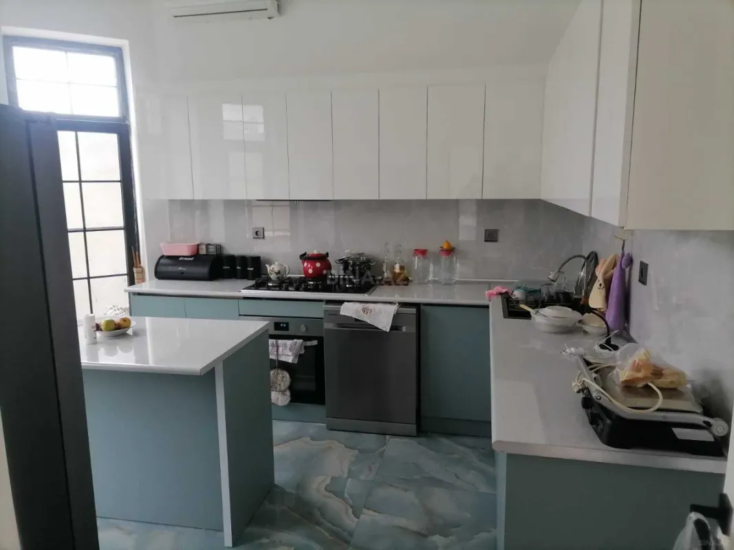 Satılır 5 otaqlı həyət evi 180 m²