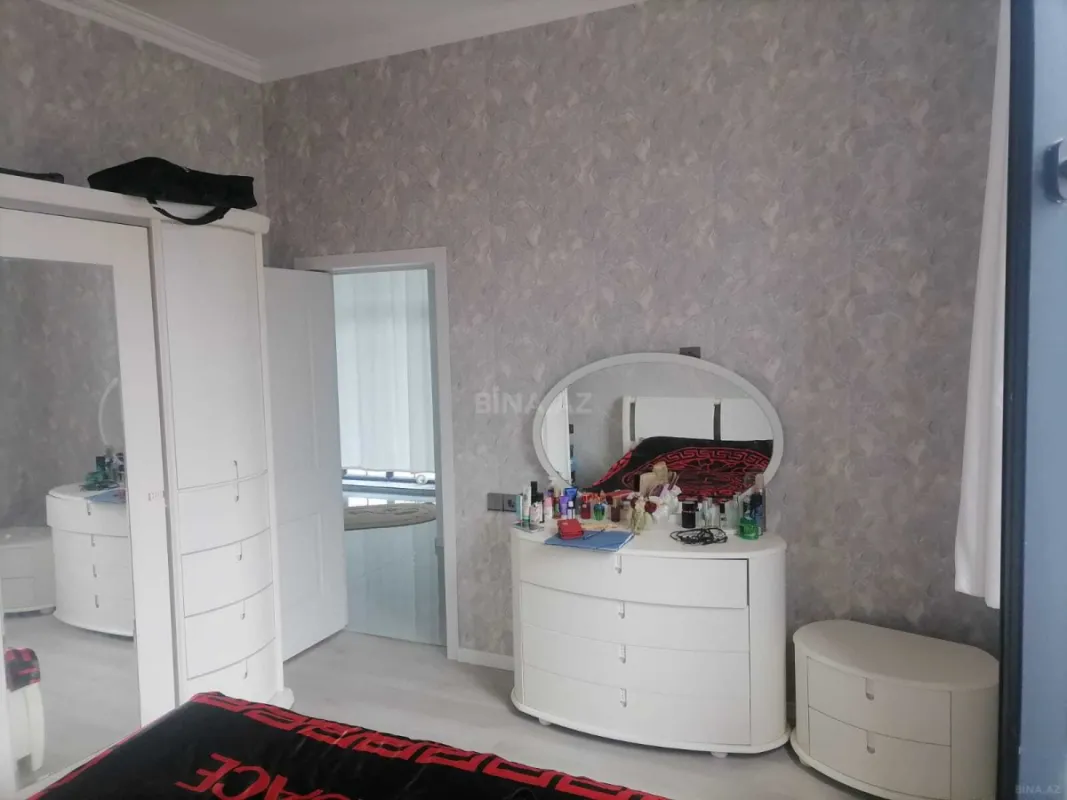 Satılır 5 otaqlı həyət evi 180 m²