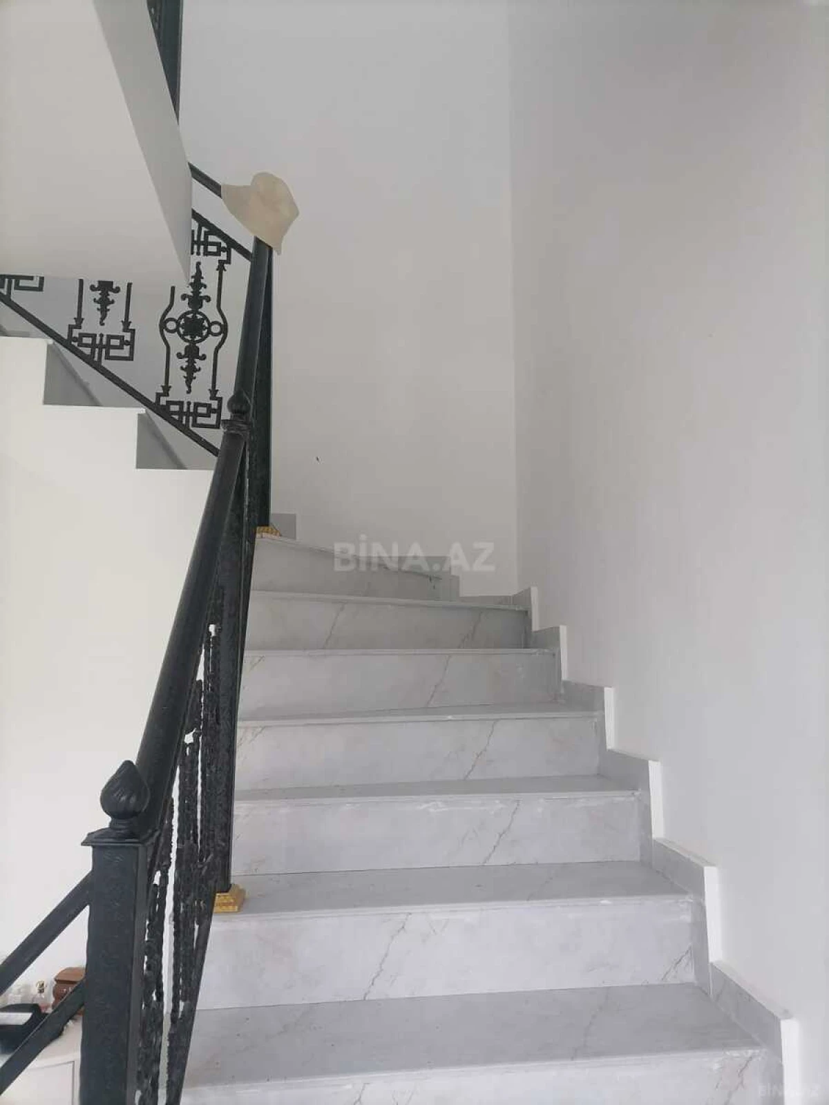Satılır 5 otaqlı həyət evi 180 m²