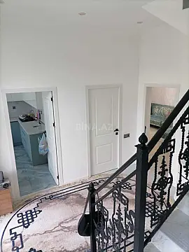 Satılır 5 otaqlı həyət evi 180 m²