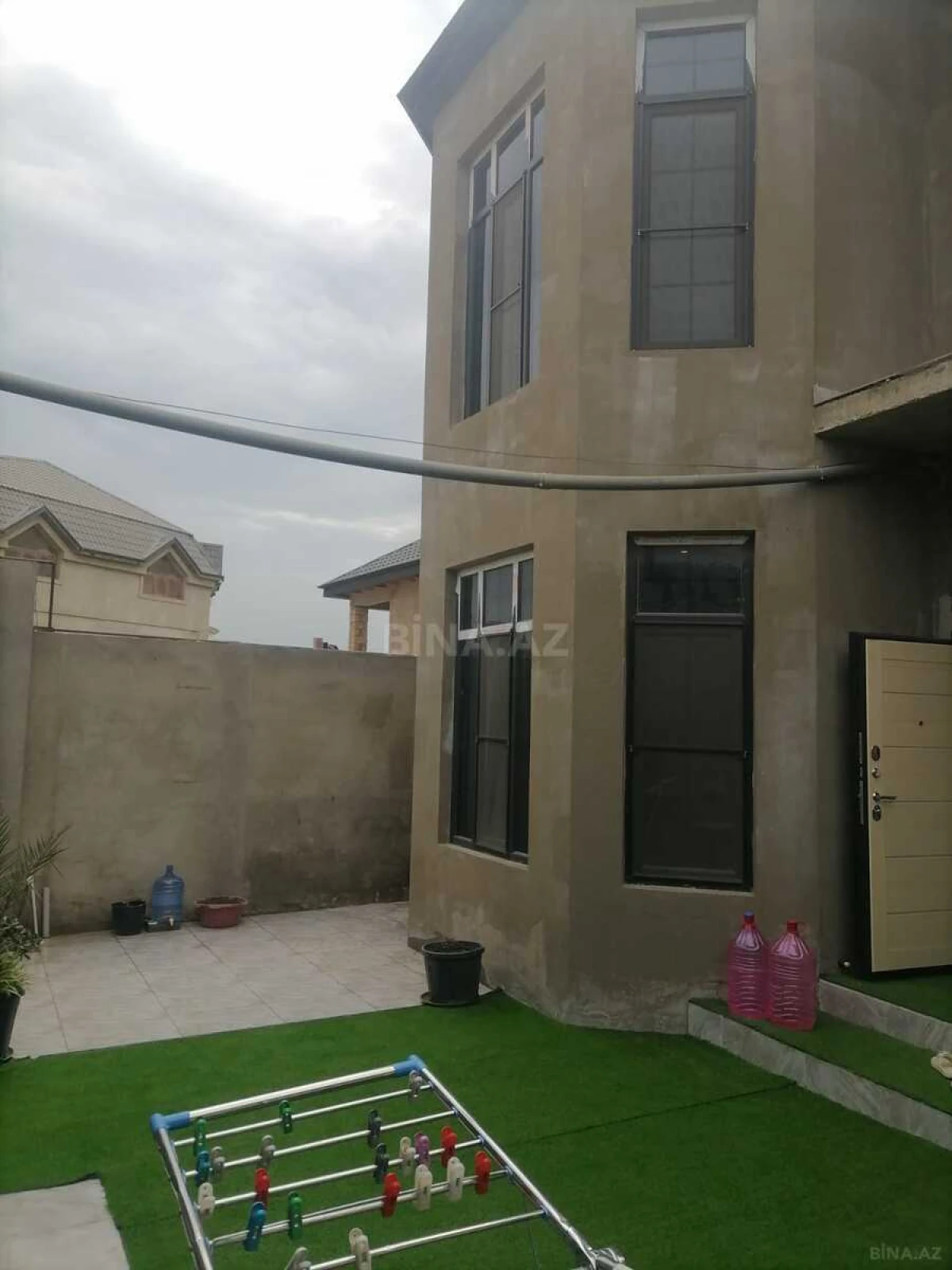 Satılır 5 otaqlı həyət evi 180 m²