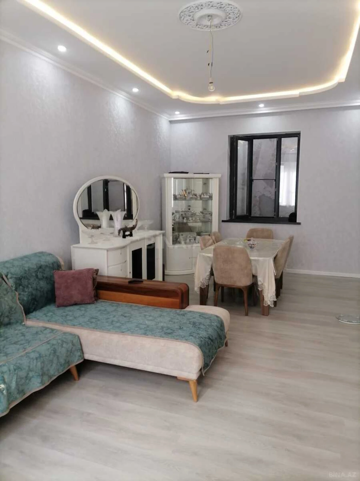 Satılır 5 otaqlı həyət evi 180 m²