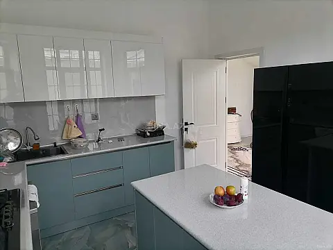 Satılır 5 otaqlı həyət evi 180 m²