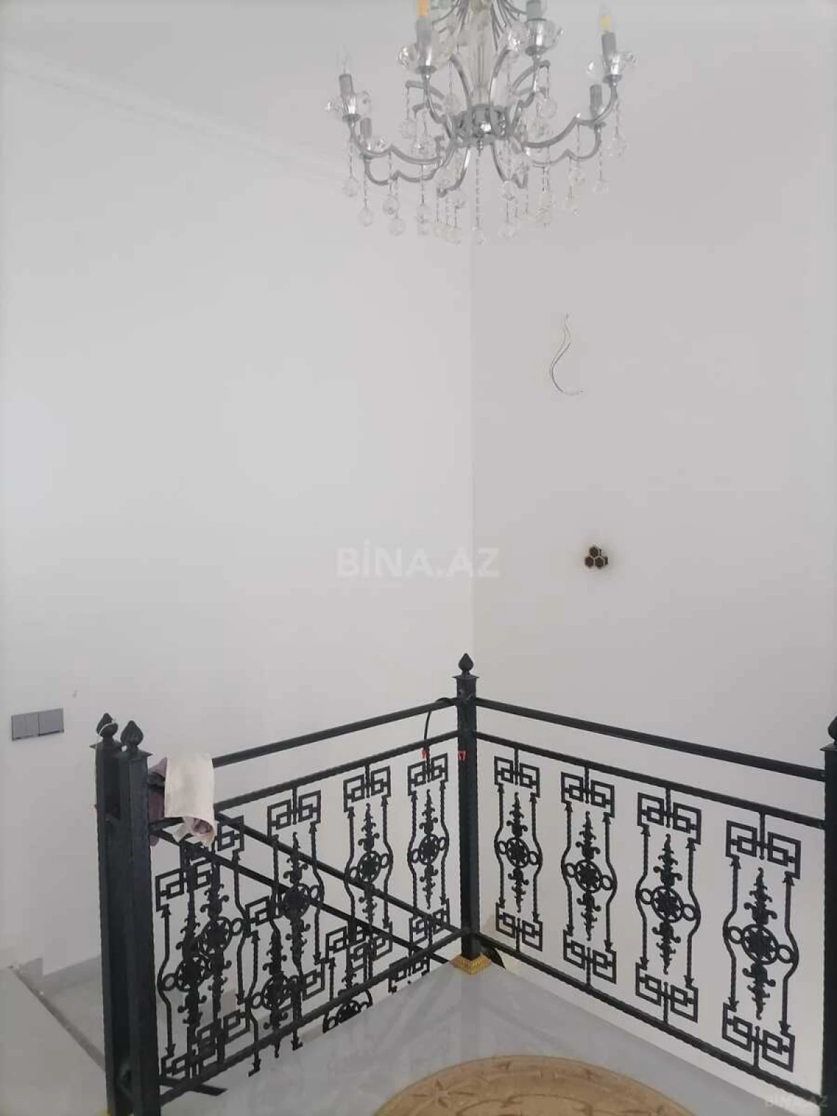 Satılır 5 otaqlı həyət evi 180 m²