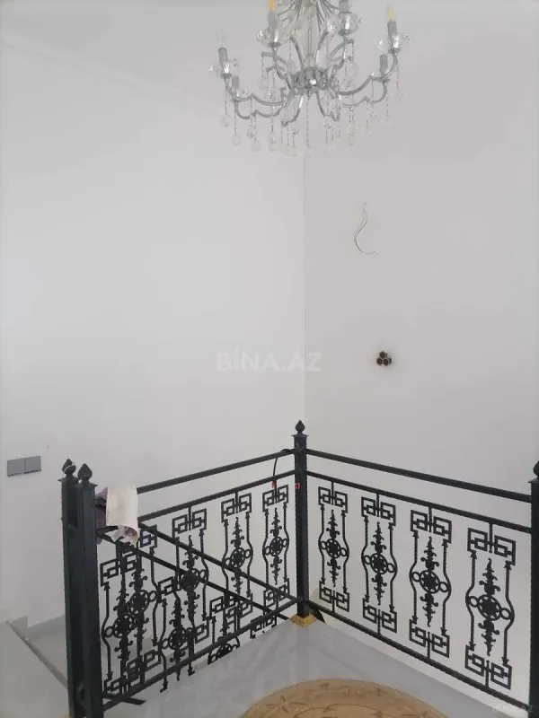 Satılır 5 otaqlı həyət evi 180 m²