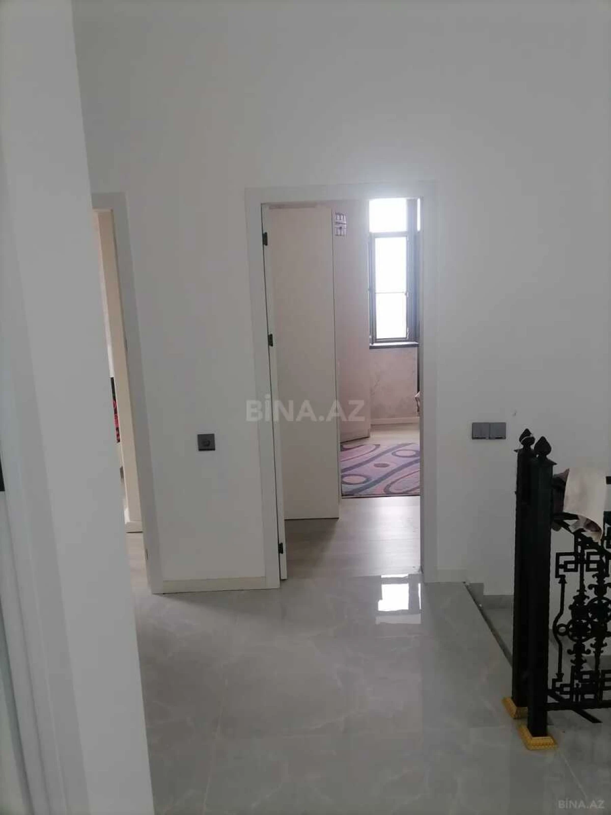 Satılır 5 otaqlı həyət evi 180 m²