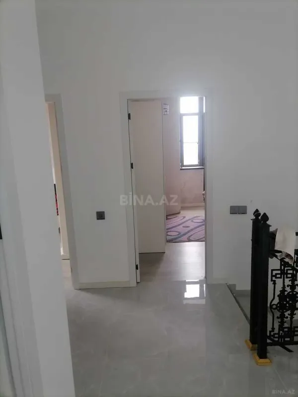 Satılır 5 otaqlı həyət evi 180 m²