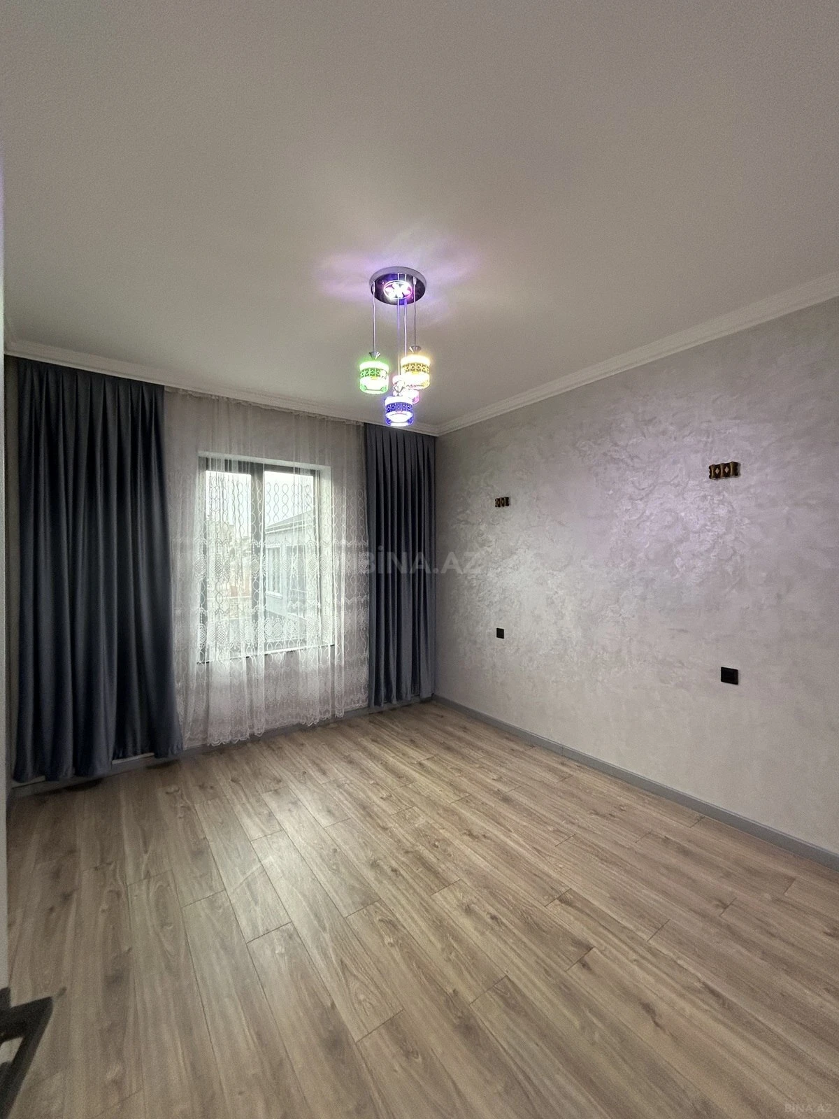 Satılır 5 otaqlı həyət evi 205 m²