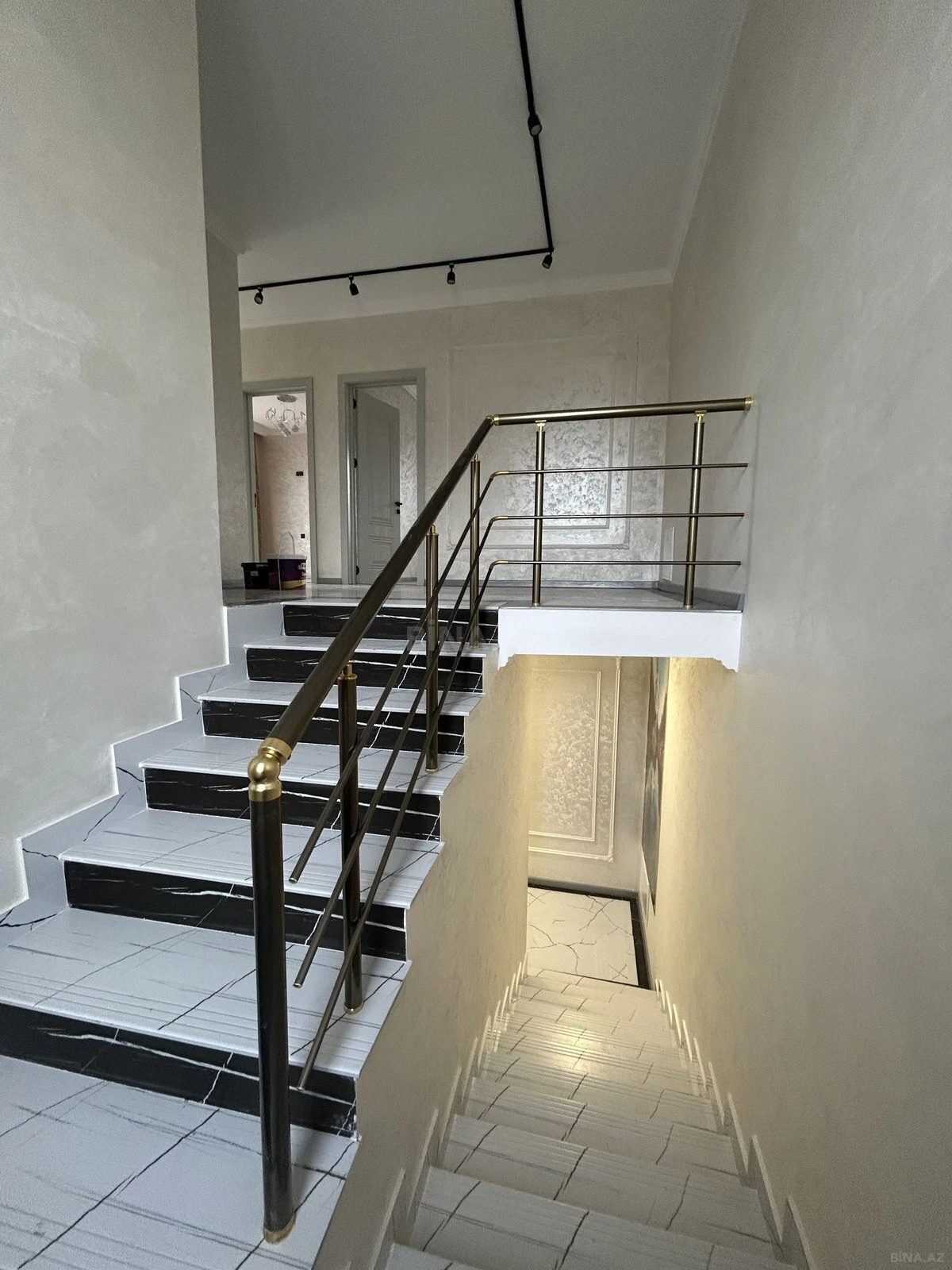 Satılır 5 otaqlı həyət evi 205 m²