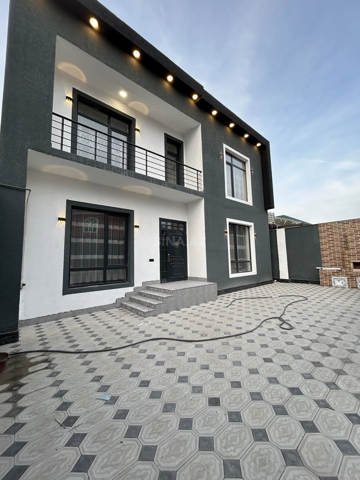 Satılır 5 otaqlı həyət evi 205 m²