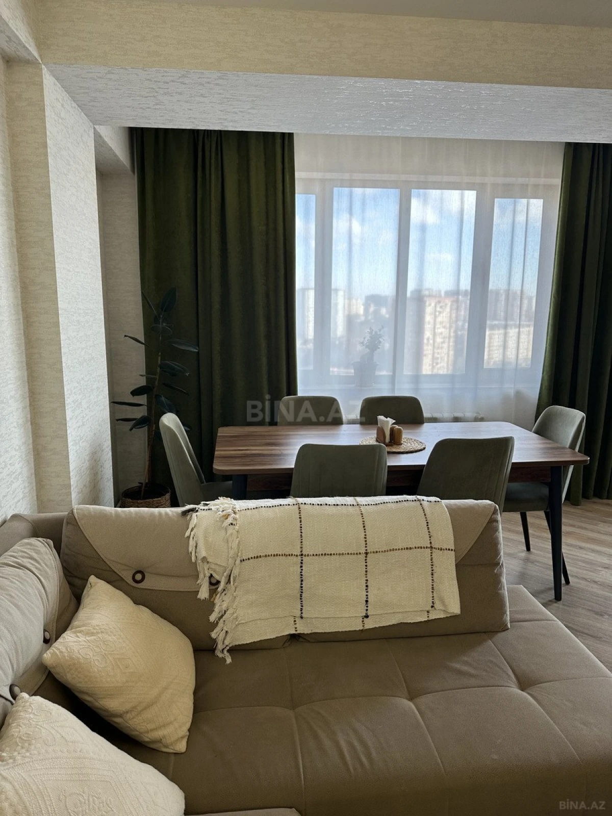 Satılır 2 otaqlı mənzil 67 m²