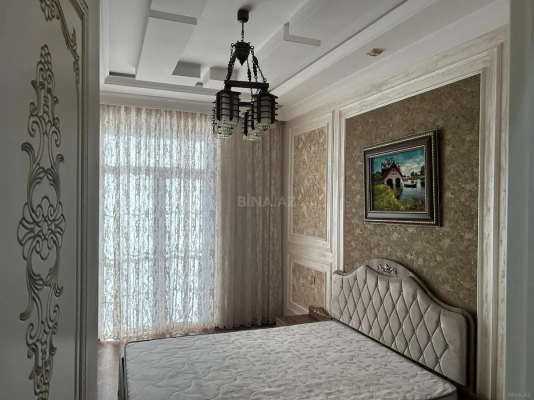 Satılır 4 otaqlı mənzil 160 m²