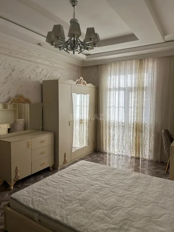 Satılır 4 otaqlı mənzil 160 m²