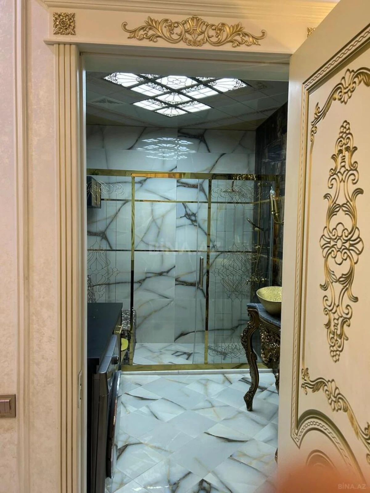 Satılır 4 otaqlı mənzil 160 m²