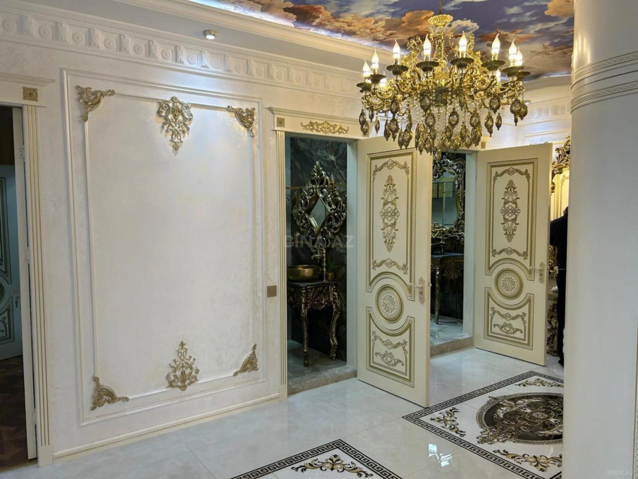 Satılır 4 otaqlı mənzil 160 m²