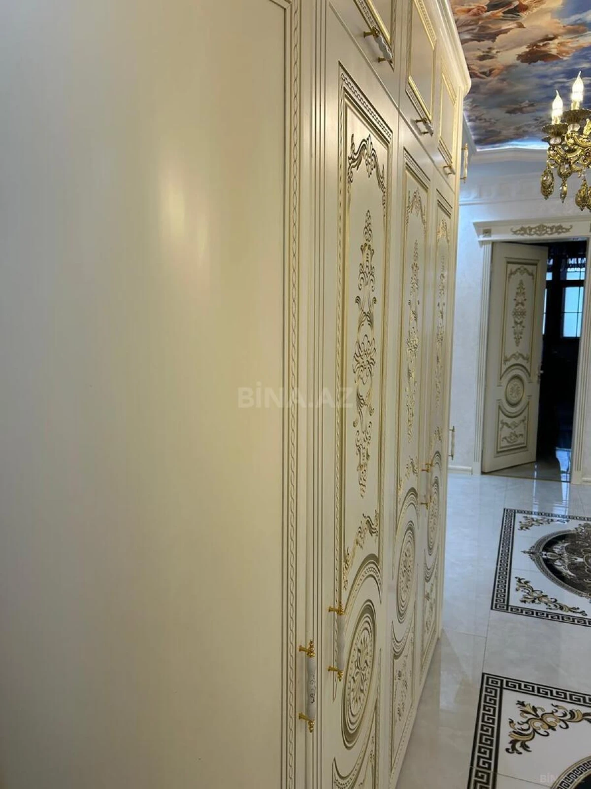 Satılır 4 otaqlı mənzil 160 m²