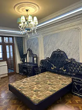 Satılır 4 otaqlı mənzil 160 m²