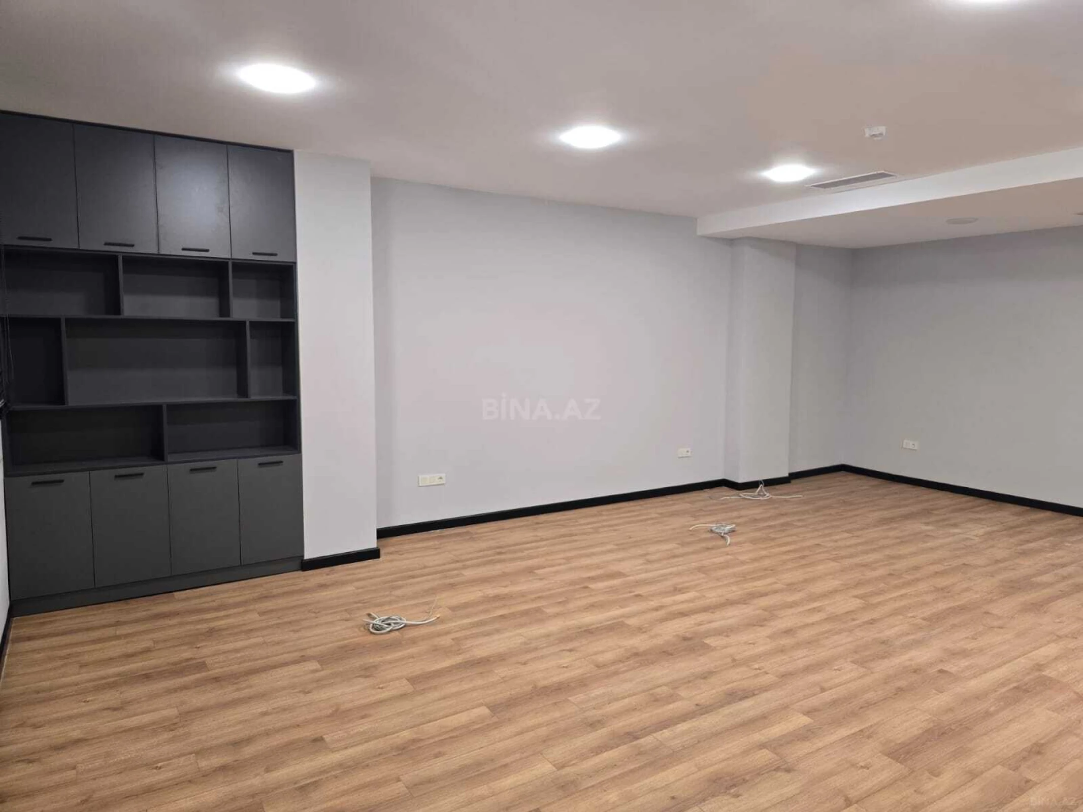 Kirayə verilir 8 otaqlı ofis 200 m²