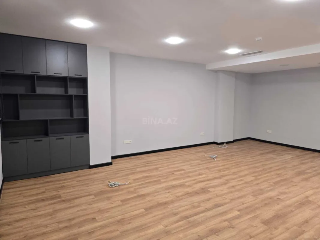 Kirayə verilir 8 otaqlı ofis 200 m²