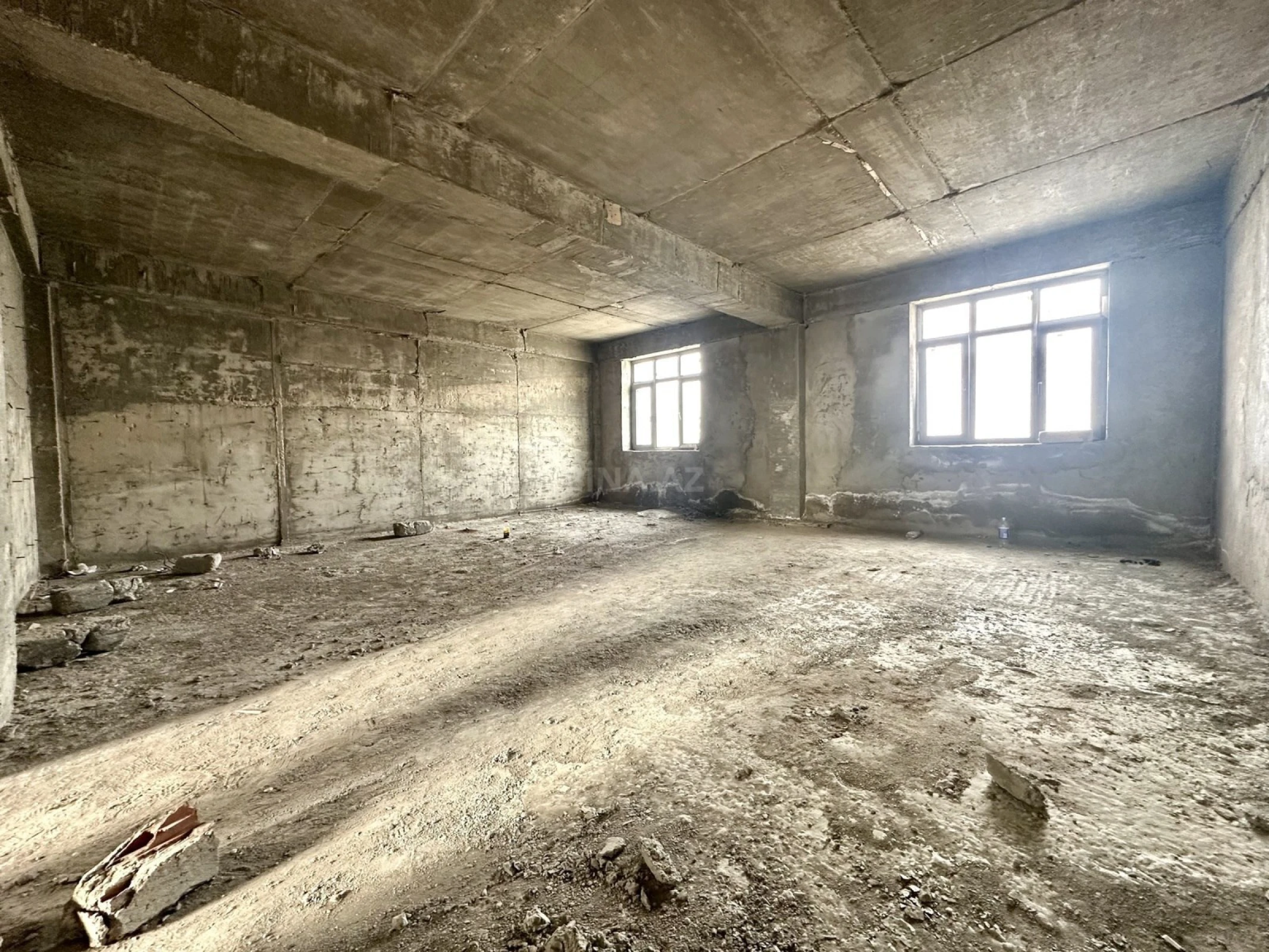 Satılır 5 otaqlı mənzil 600 m²