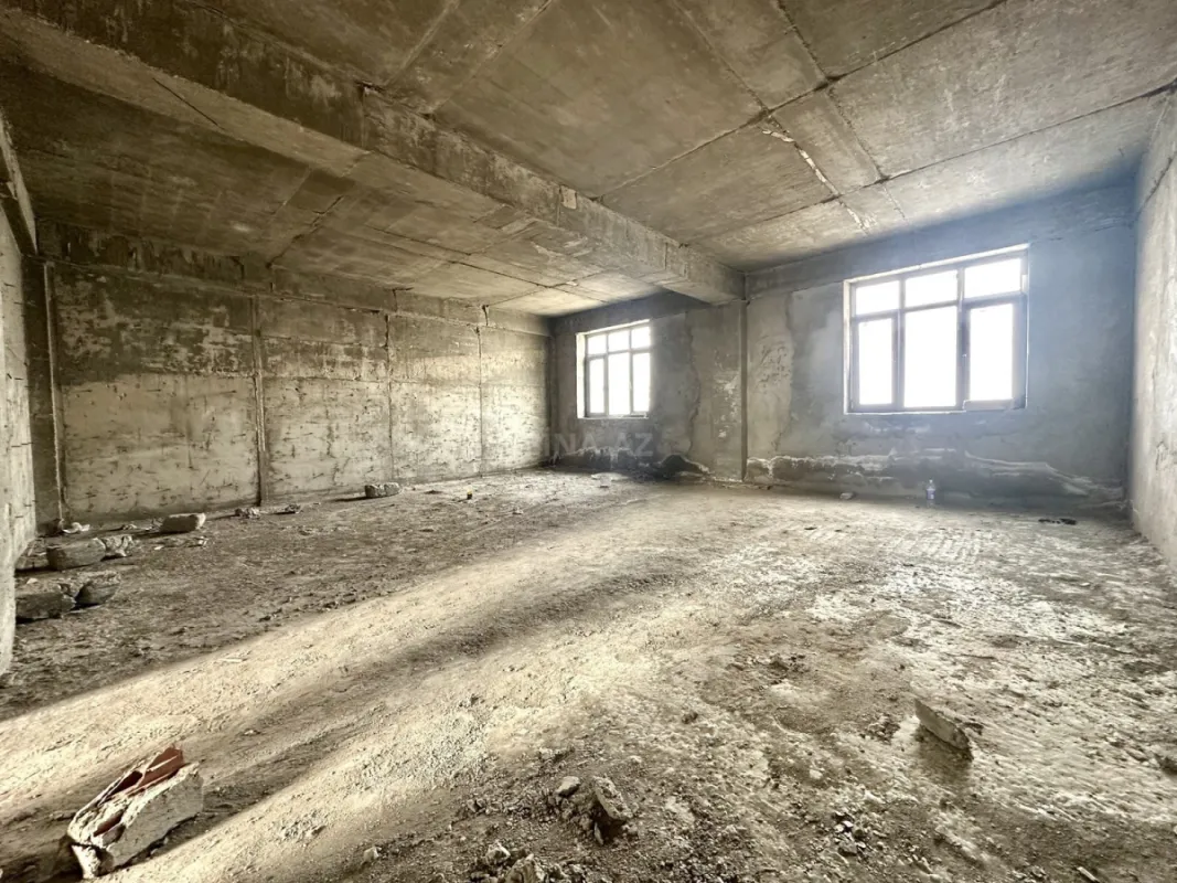 Satılır 5 otaqlı mənzil 600 m²