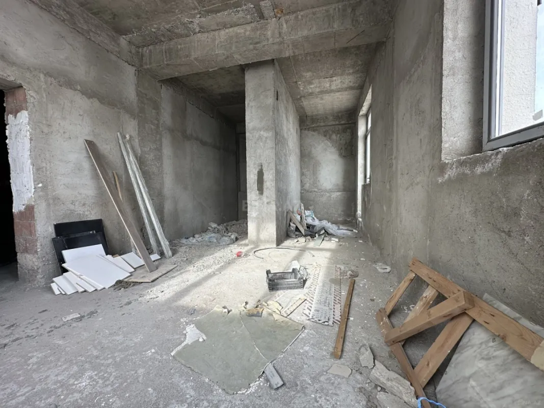 Satılır 5 otaqlı mənzil 600 m²