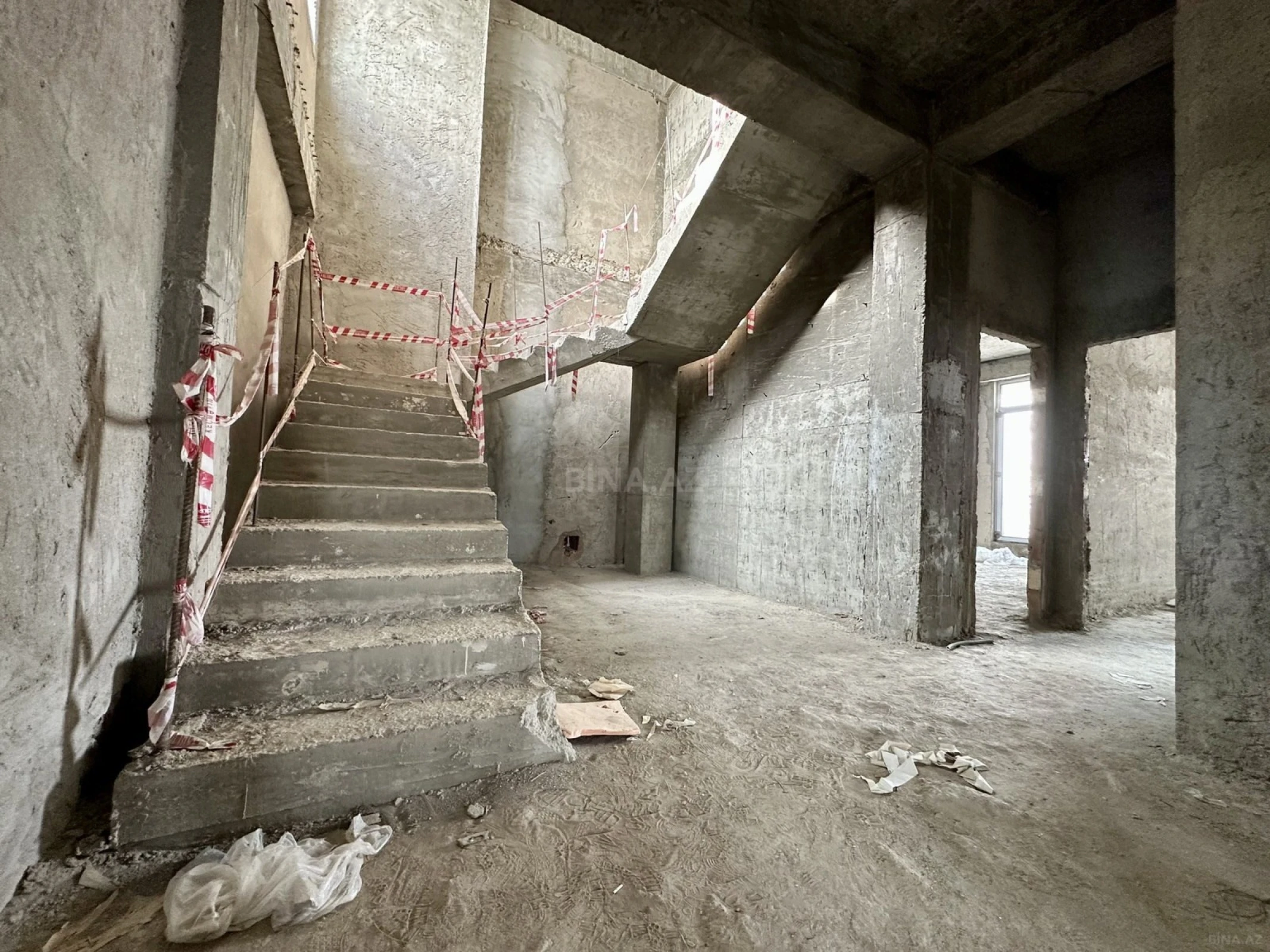 Satılır 5 otaqlı mənzil 600 m²