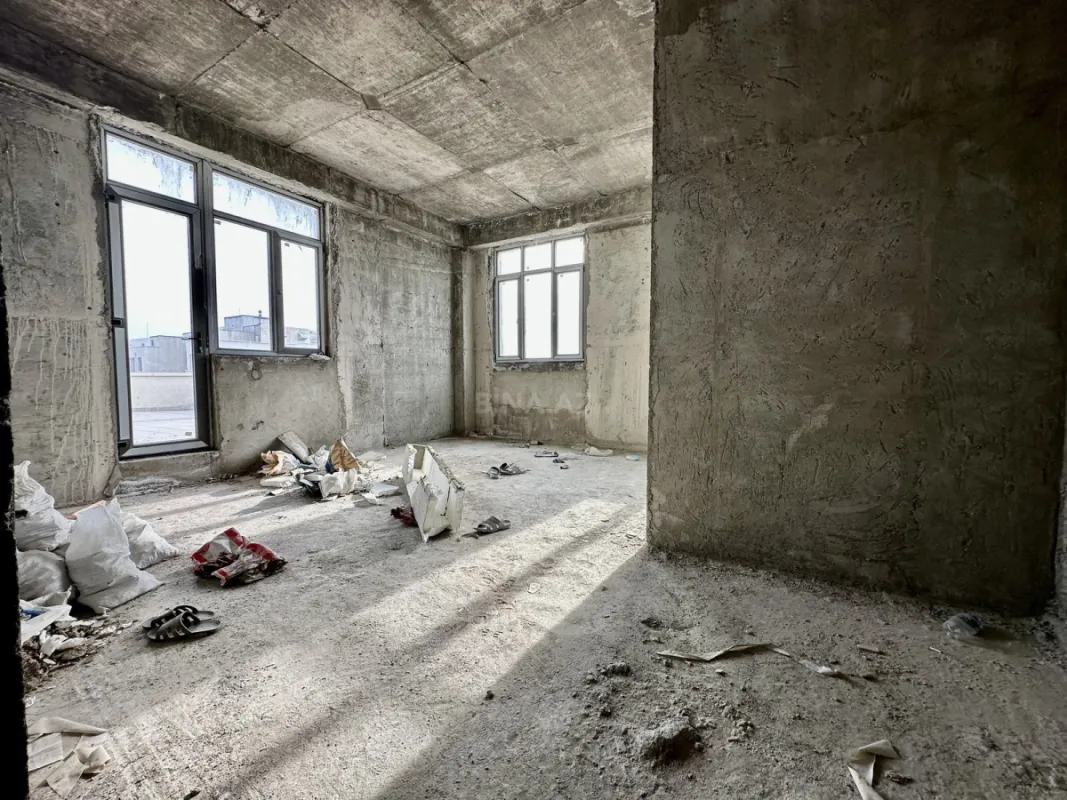 Satılır 5 otaqlı mənzil 600 m²