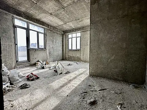 Satılır 5 otaqlı mənzil 600 m²