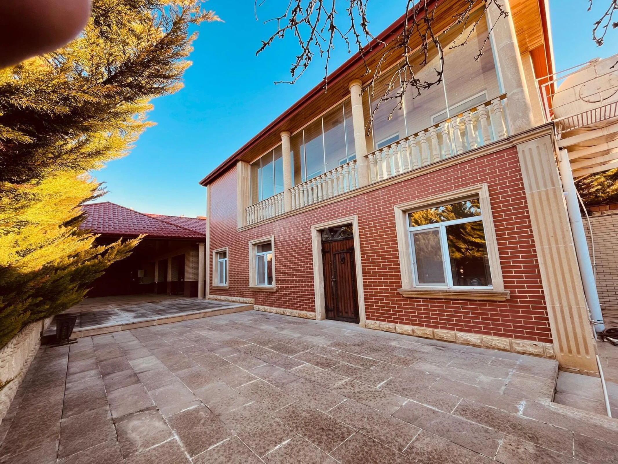 Kirayə verilir 8 otaqlı həyət evi 360 m²