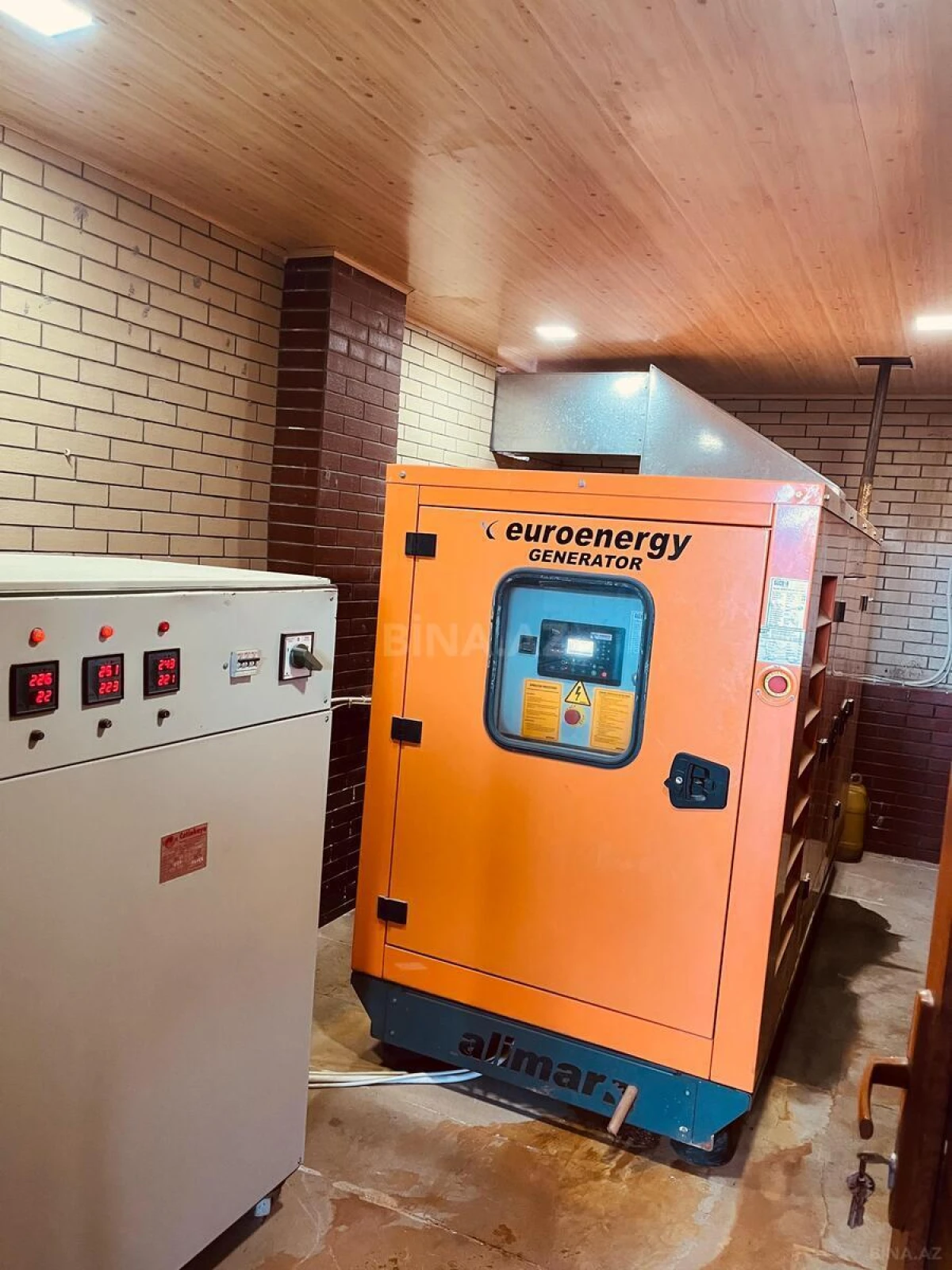 Kirayə verilir 8 otaqlı həyət evi 360 m²