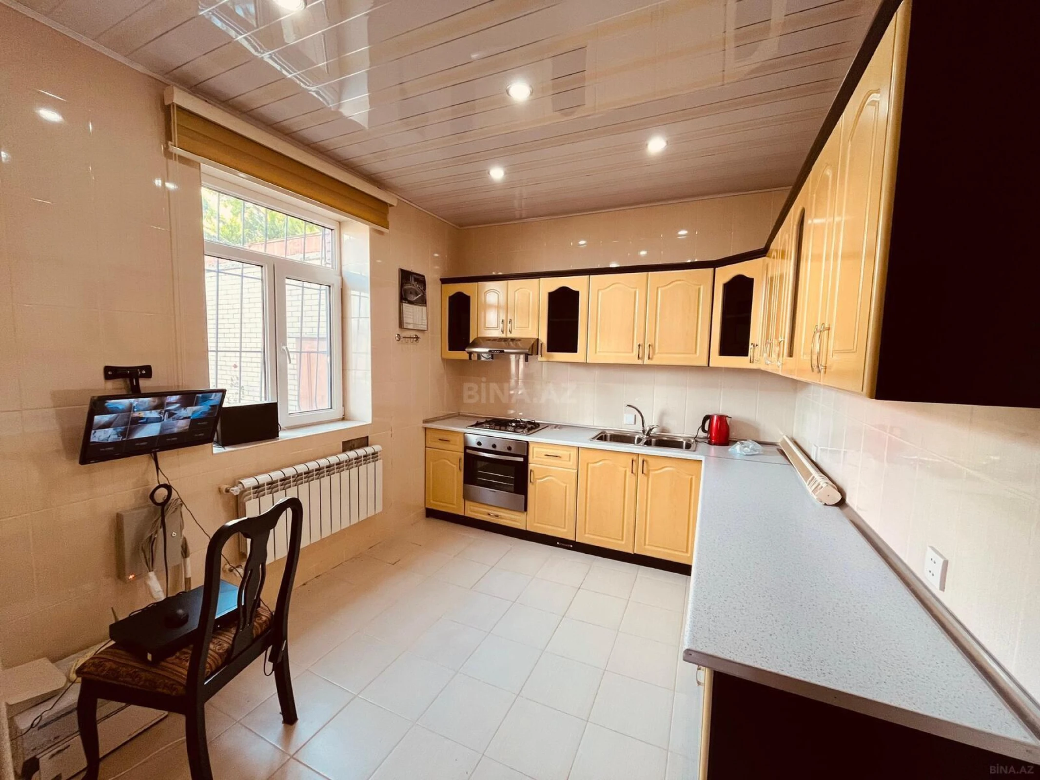 Kirayə verilir 8 otaqlı həyət evi 360 m²