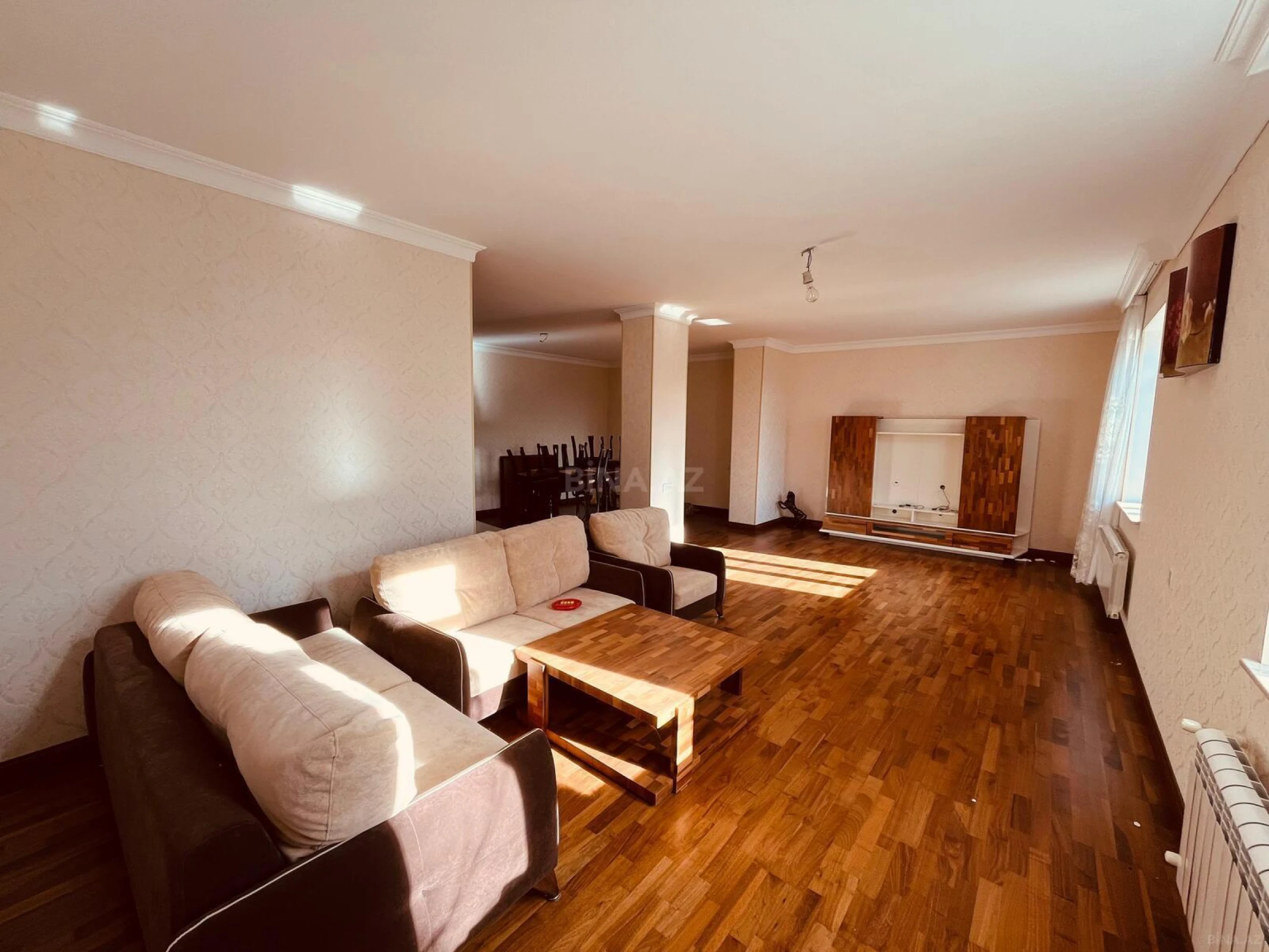 Kirayə verilir 8 otaqlı həyət evi 360 m²