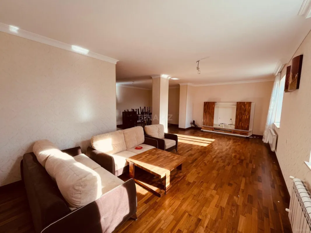 Kirayə verilir 8 otaqlı həyət evi 360 m²