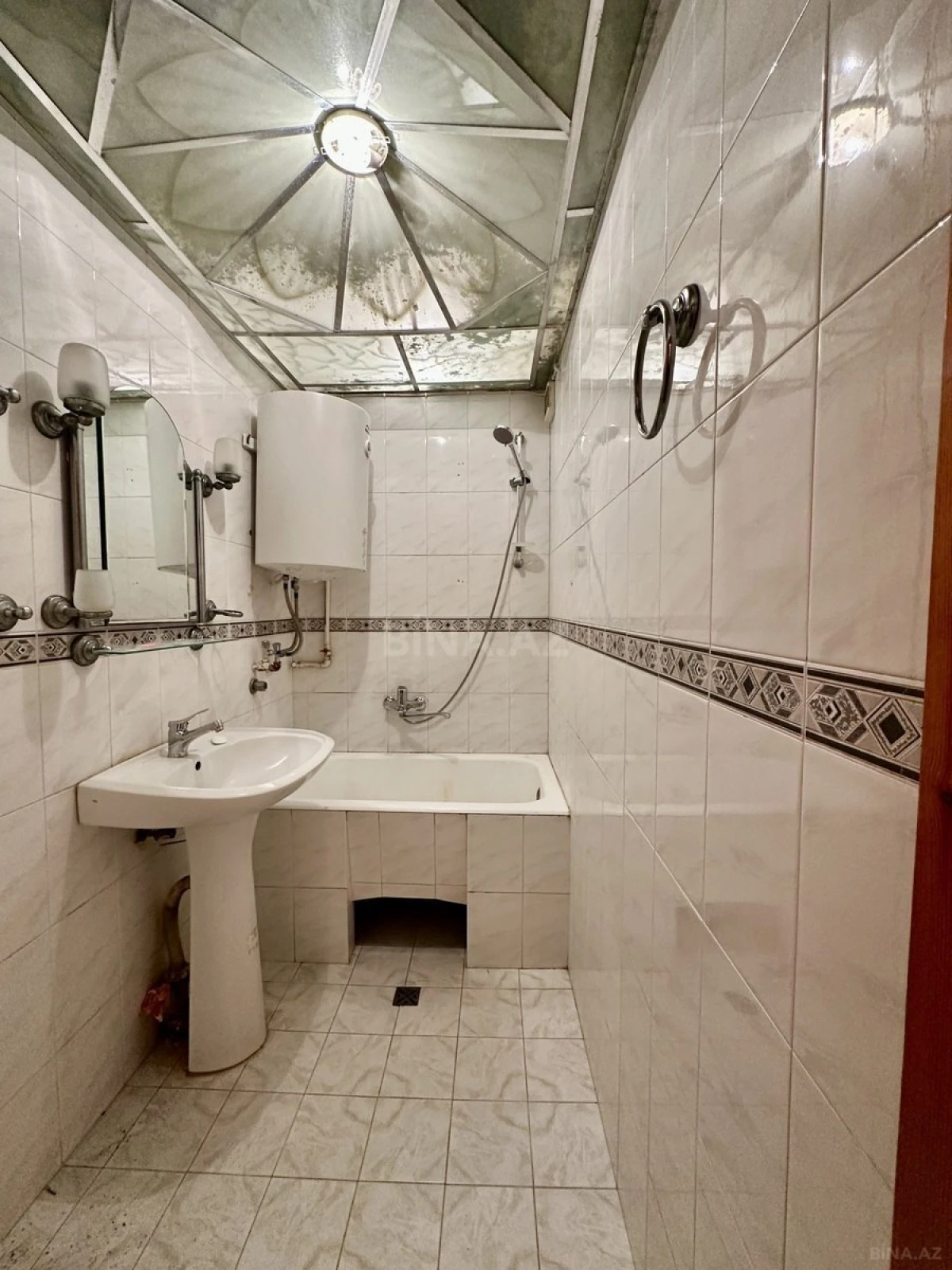Satılır 2 otaqlı mənzil 65 m²