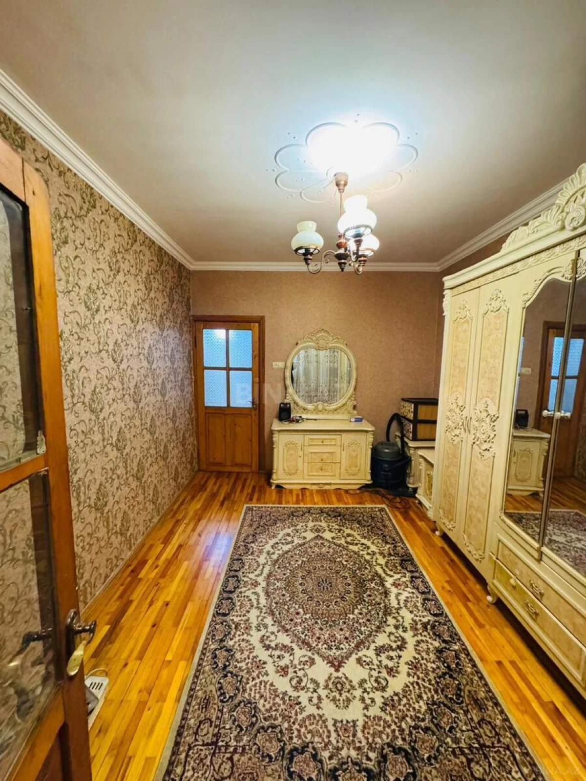 Satılır 4 otaqlı mənzil 100 m²