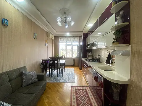 Satılır 3 otaqlı mənzil 147 m²