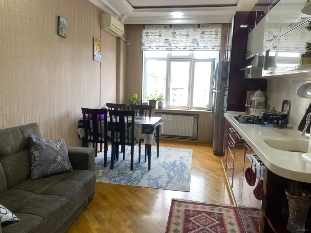 Satılır 3 otaqlı mənzil 147 m²
