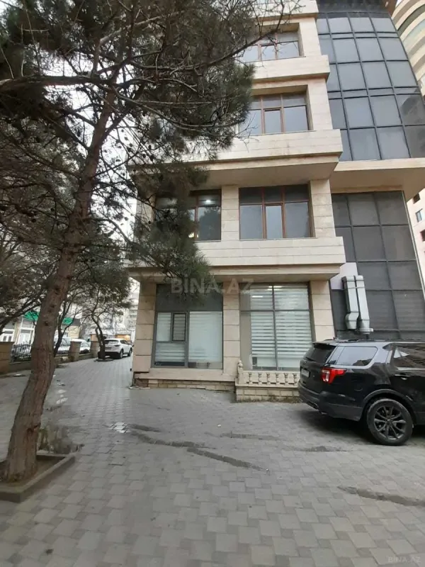 Satılır obyekt 835 m²