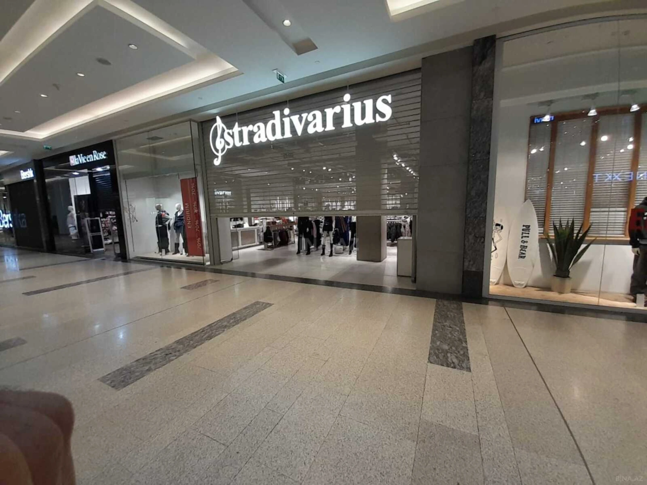 Satılır obyekt 835 m²