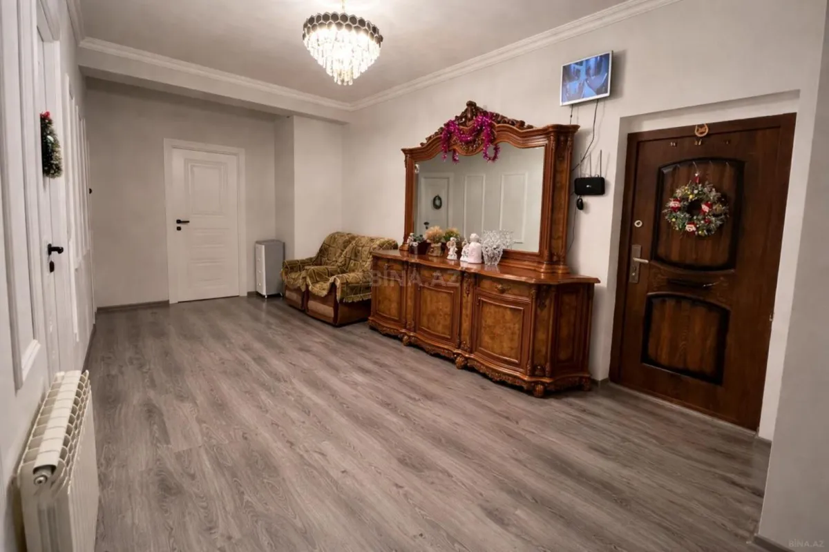 Satılır 3 otaqlı mənzil 121 m²