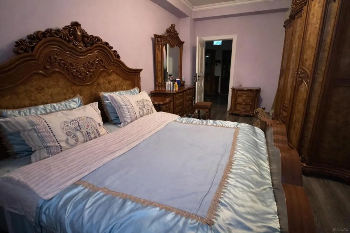 Satılır 3 otaqlı mənzil 121 m²